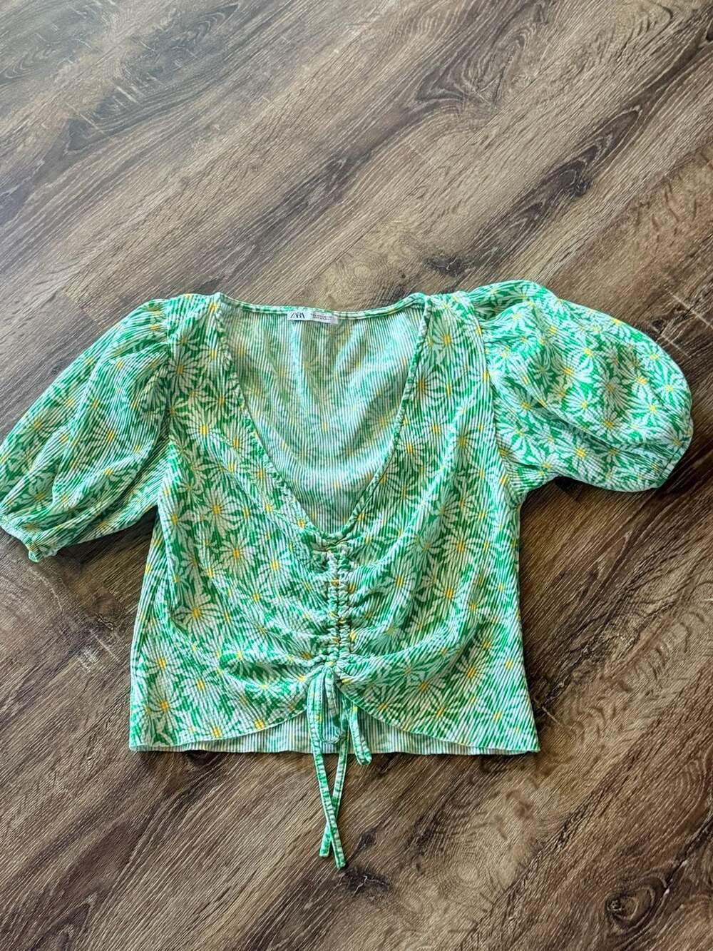 Zara Green and White Daisy Floral Print Ruched Puff Sleeve Crop Top